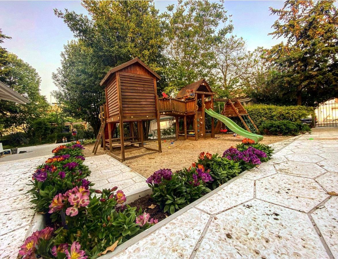 Friends Family Hotel Łozenec Zewnętrze zdjęcie